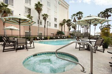 هتل Embassy Suites By Hilton Orlando Airport