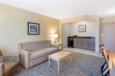 هتل Best Western Glenview   Chicagoland Inn And Suites