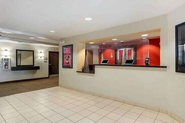 هتل Sonesta Simply Suites Lafayette Airport