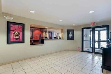 هتل Sonesta Simply Suites Lafayette Airport