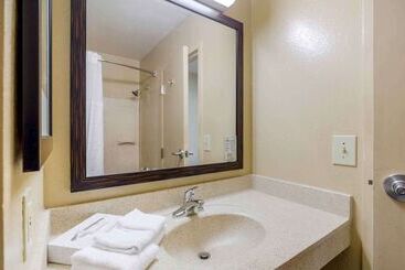 هتل Extended Stay America Select Suites   Fayetteville   Owen Dr