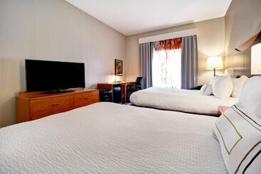 هتل Fairfield Inn & Suites By Marriott Atlanta Kennesaw