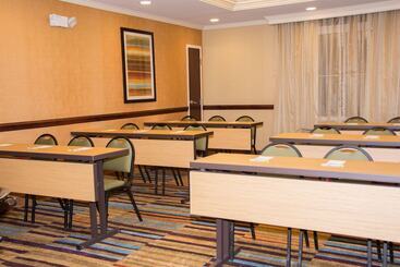 هتل Fairfield Inn & Suites Butler