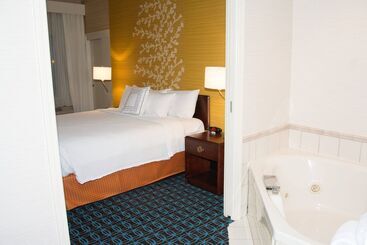 هتل Fairfield Inn & Suites Butler