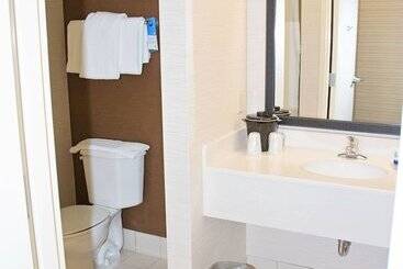 هتل Fairfield Inn & Suites Butler