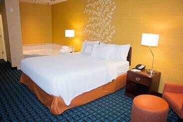 هتل Fairfield Inn & Suites Butler