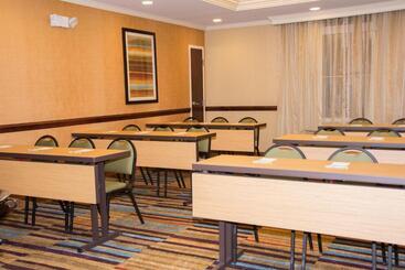 هتل Fairfield Inn & Suites Butler