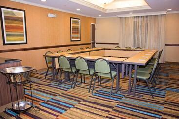 هتل Fairfield Inn & Suites Butler