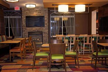 هتل Fairfield Inn & Suites Butler