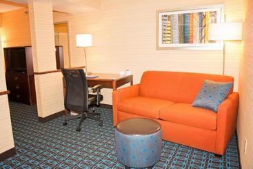 هتل Fairfield Inn & Suites Butler