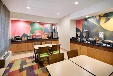 هتل Fairfield Inn & Suites Indianapolis Airport