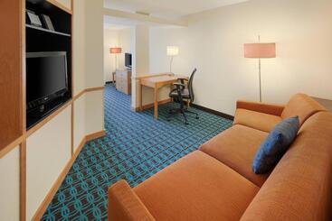 هتل Fairfield Inn & Suites Indianapolis Airport