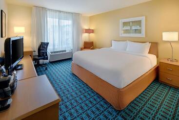 هتل Fairfield Inn & Suites Indianapolis Airport