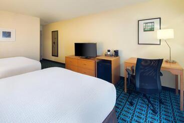 هتل Fairfield Inn & Suites Indianapolis Airport