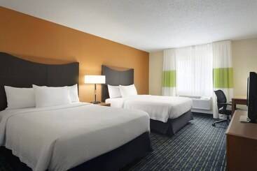 هتل Fairfield Inn & Suites By Marriott Champaign