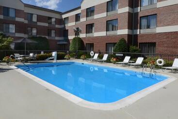 هتل Fairfield Inn & Suites By Marriott Charlottesville North