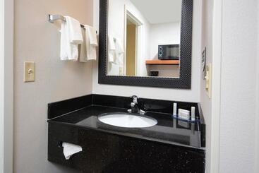 هتل Fairfield Inn & Suites By Marriott Charlottesville North