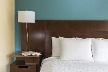 هتل Fairfield Inn & Suites Grand Rapids