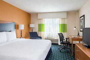 هتل Fairfield Inn & Suites Grand Rapids