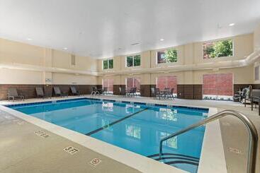 هتل Fairfield Inn & Suites By Marriott Hickory