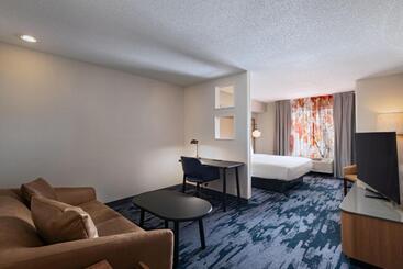 هتل Fairfield Inn & Suites Kansas City Airport