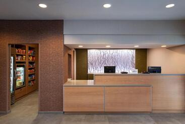 هتل Fairfield Inn & Suites Kansas City Airport