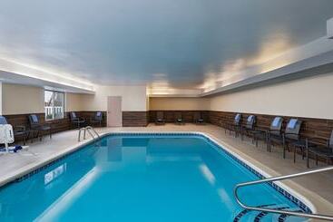 هتل Fairfield Inn & Suites Kansas City Airport