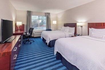 هتل Fairfield Inn & Suites Lancaster