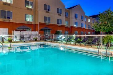 هتل Fairfield Inn & Suites Lancaster