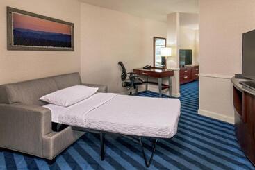 هتل Fairfield Inn & Suites Lancaster
