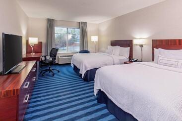 هتل Fairfield Inn & Suites Lancaster