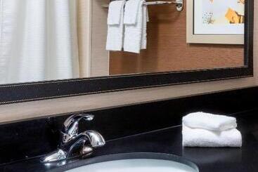 هتل Fairfield Inn & Suites Lincoln