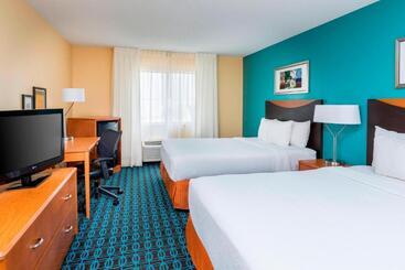 هتل Fairfield Inn & Suites Lincoln