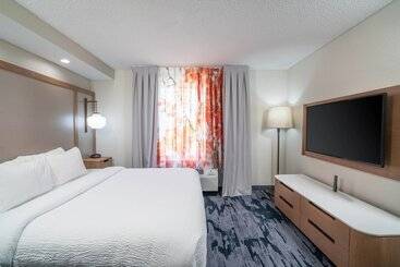 هتل Fairfield Inn & Suites Memphis I240 & Perkins
