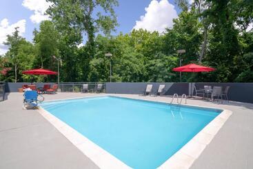 هتل Fairfield Inn & Suites Memphis I240 & Perkins