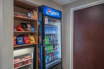 هتل Fairfield Inn & Suites Memphis I240 & Perkins