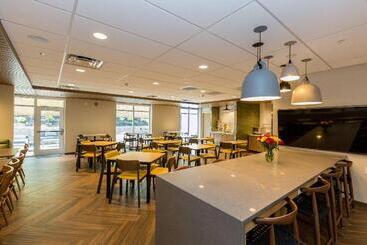 هتل Fairfield Inn & Suites Raleigh Durham Airport Research Triangle Park