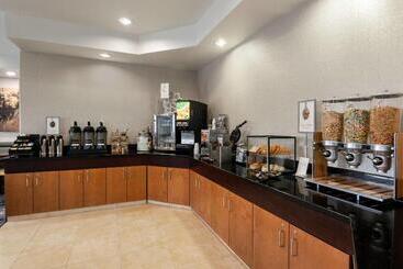 هتل Fairfield Inn & Suites Stillwater