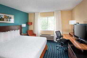 هتل Fairfield Inn & Suites By Marriott Terre Haute