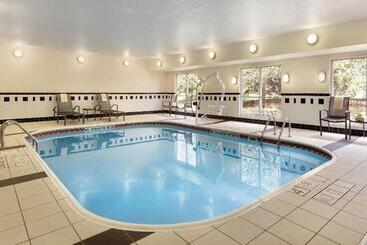 هتل Fairfield Inn & Suites By Marriott Toledo Maumee