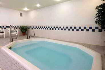 هتل Fairfield Inn By Marriott Warren Niles