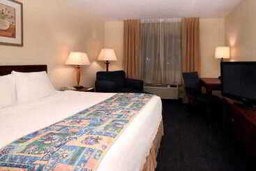 هتل Fairfield Inn By Marriott Warren Niles