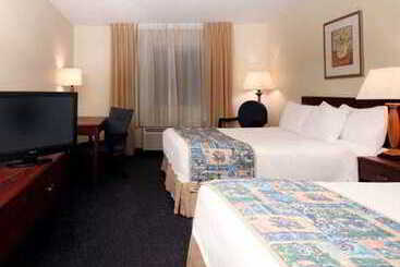 هتل Fairfield Inn By Marriott Warren Niles