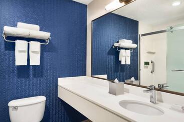 هتل Fairfield Inn By Marriott Warren Niles