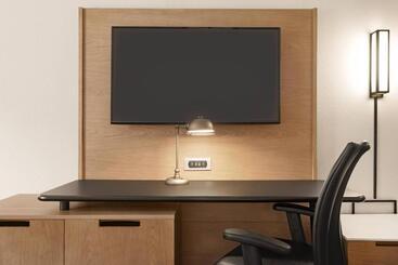 هتل Fairfield Inn By Marriott Warren Niles