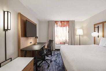هتل Fairfield Inn By Marriott Warren Niles