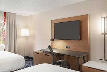 هتل Fairfield Inn By Marriott Warren Niles