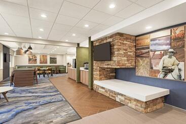 هتل Fairfield Inn By Marriott Warren Niles