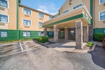 هتل Hometowne Studios By Red Roof St. Louis   Airport/n Lindbergh