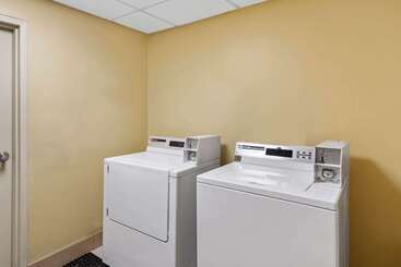 هتل La Quinta By Wyndham Knoxville Airport